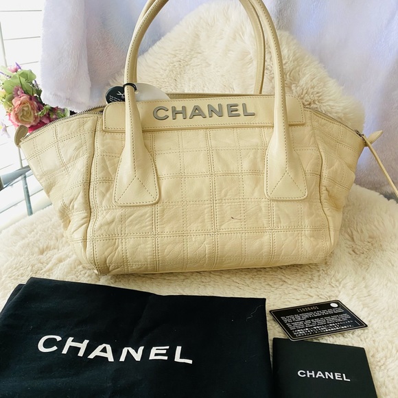 Pre loved Authentic Chanel tote - Picture 16 of 16